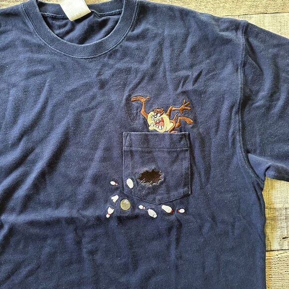 Vintage Y2k 2001 Looney Tunes Tasmanian Devil Taz Bowling Embroidered Tshirt | M - Picture 5 of 6